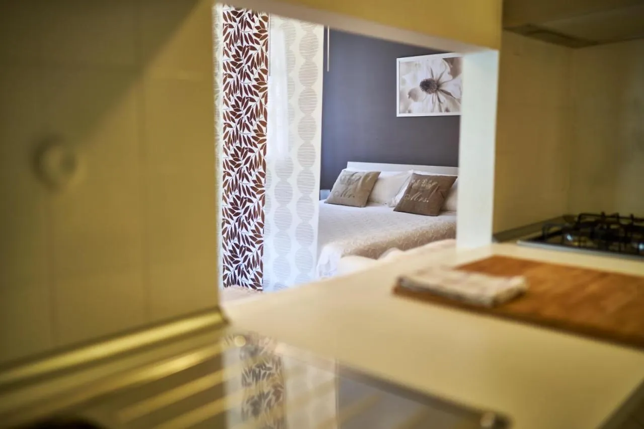 Your Studio Apartment In Сирмионе