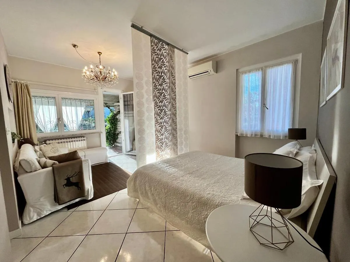 Your Studio Apartment In Сирмионе